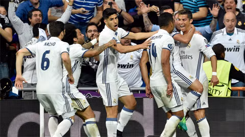 ronaldo lap hat trick real da bay bayern khoi champions league