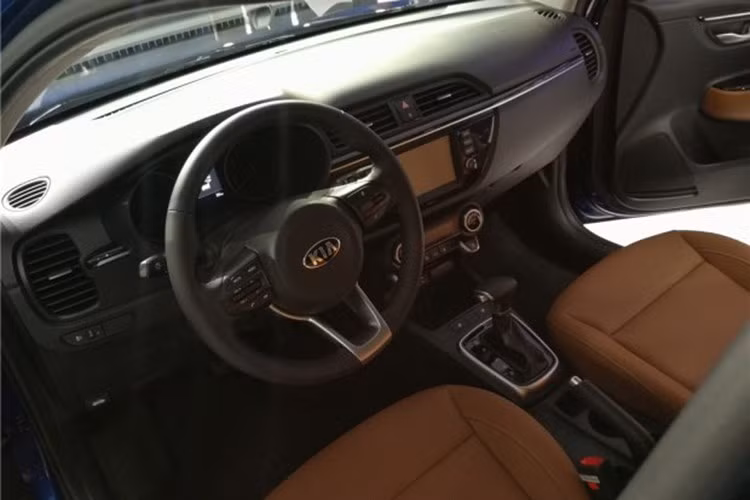 kia ra mat k2 cross moi chot gia gan 300 trieu dong