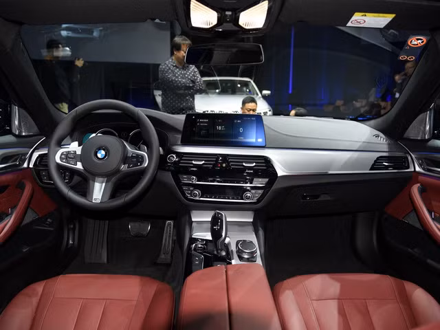chi tiet xe sang khien nhieu nguoi phat them bmw 5 series li 2017