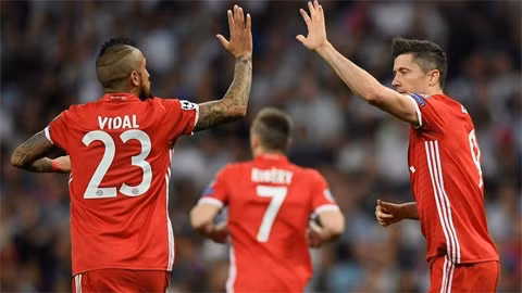 ronaldo lap hat trick real da bay bayern khoi champions league