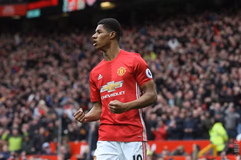 m u ha chelsea thoi lua vao cuoc dua vo dich