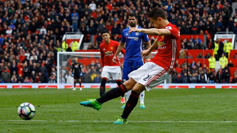 m u ha chelsea thoi lua vao cuoc dua vo dich