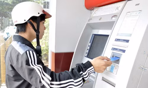atm nha thieu tien khach hang can lam gi