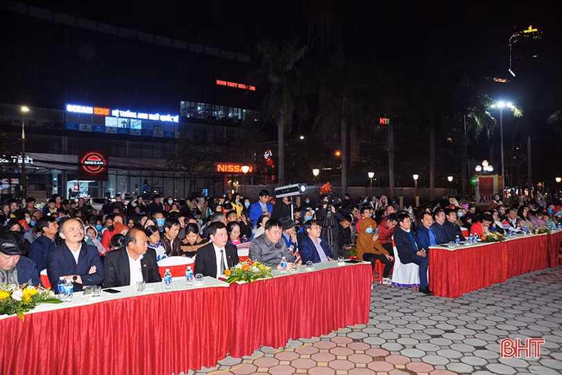 Thành phố Hà Tĩnh rộn ràng giai điệu chào mừng năm mới 2021 