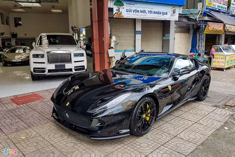 Chi tiết Ferrari 812 Superfast thứ 2 tại Việt Nam