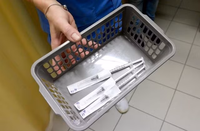 Châu Âu triển khai tiêm chủng đại trà vaccine ngừa Covid-19