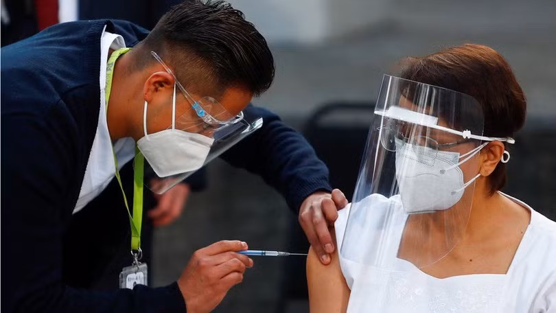 Mexico, Chile và Costa Rica bắt đầu tiêm chủng hàng loạt vaccine ngừa Covid-19