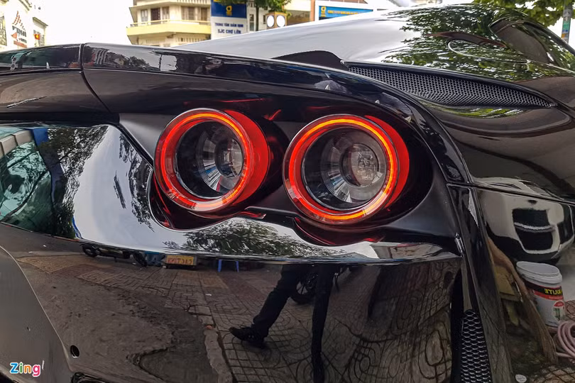 Chi tiết Ferrari 812 Superfast thứ 2 tại Việt Nam
