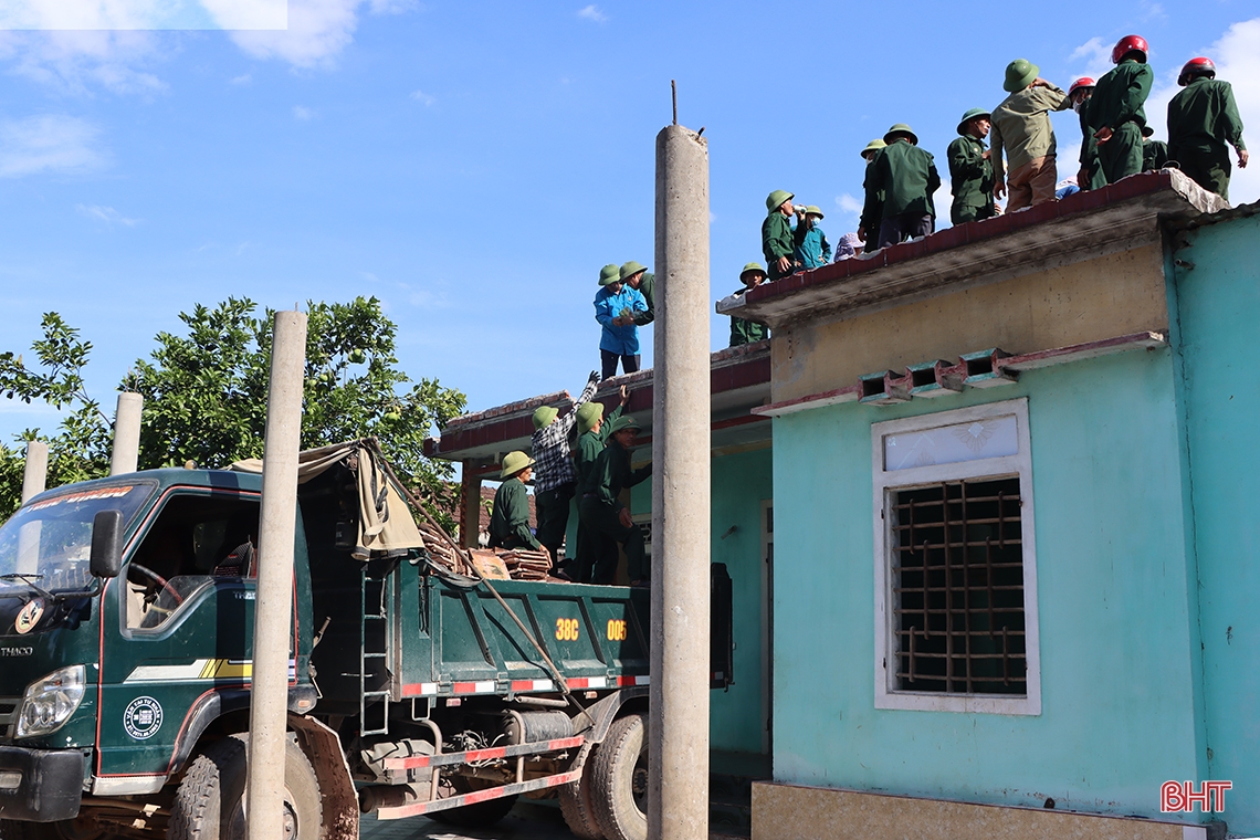 Chủ tịch UBND tỉnh dự lễ phát động di dời tái định cư dự án cao tốc Bắc - Nam ở Cẩm Xuyên