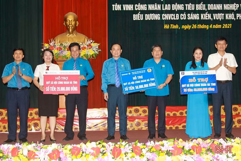 Hà Tĩnh biểu dương công nhân, lao động tiêu biểu và “doanh nghiệp vì người lao động”