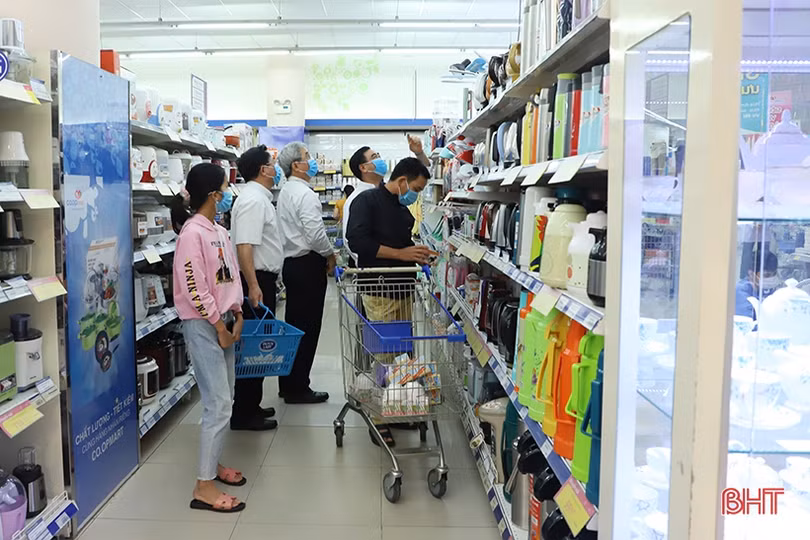 Siêu thị, trung tâm thương mại ở Hà Tĩnh siết chặt công tác phòng dịch