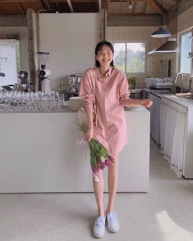 Đồ màu hồng soán ngôi đồ tím, chị em diện lên trẻ trung, sang trọng