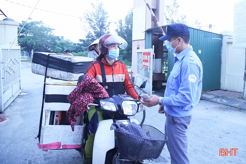 Hải sản dễ bán trong dịp lễ, ngư dân Hà Tĩnh phấn khởi vươn khơi