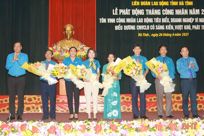 Hà Tĩnh biểu dương công nhân, lao động tiêu biểu và “doanh nghiệp vì người lao động”