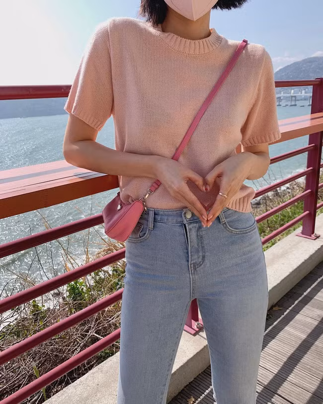 Đồ màu hồng soán ngôi đồ tím, chị em diện lên trẻ trung, sang trọng