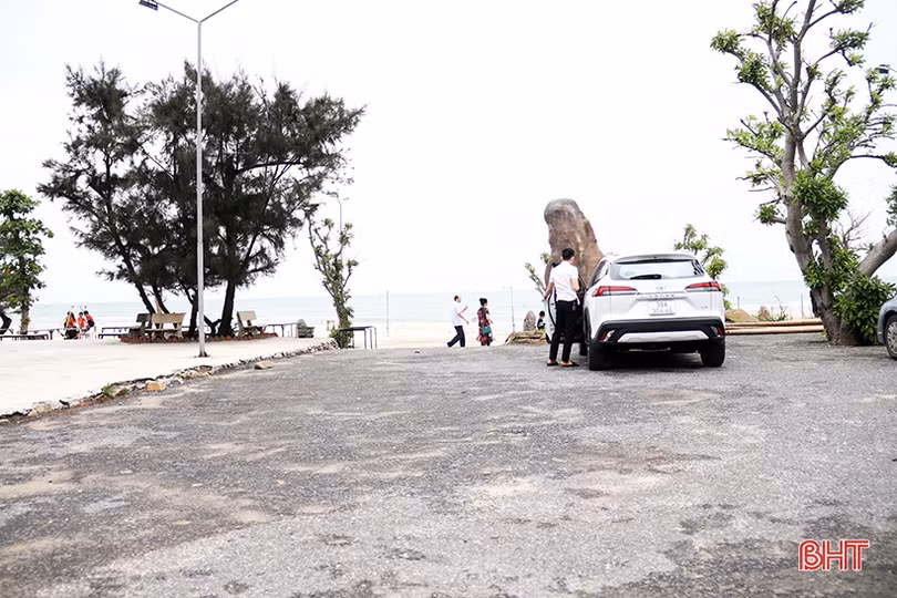 Các điểm du lịch ở thị xã phía Nam Hà Tĩnh vắng khách ngày đầu kỳ nghỉ lễ