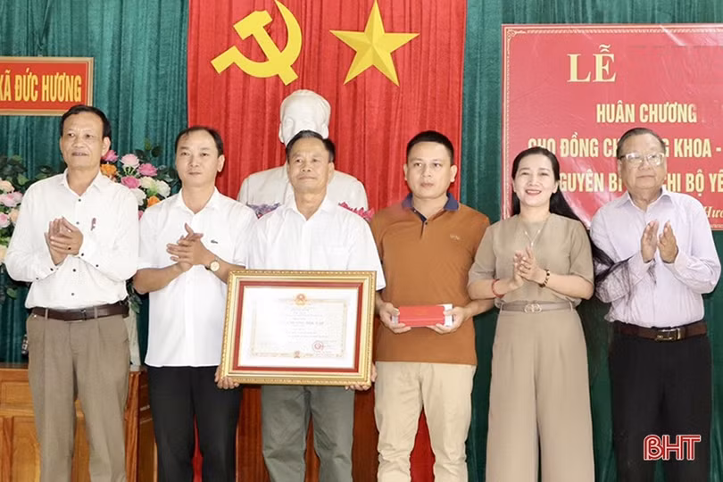 Truy tặng Huân chương Độc lập hạng Ba cho cán bộ lão thành cách mạng