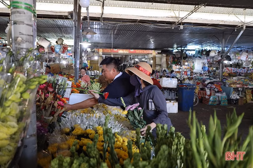 Nhộn nhịp thị trường rằm tháng Bảy