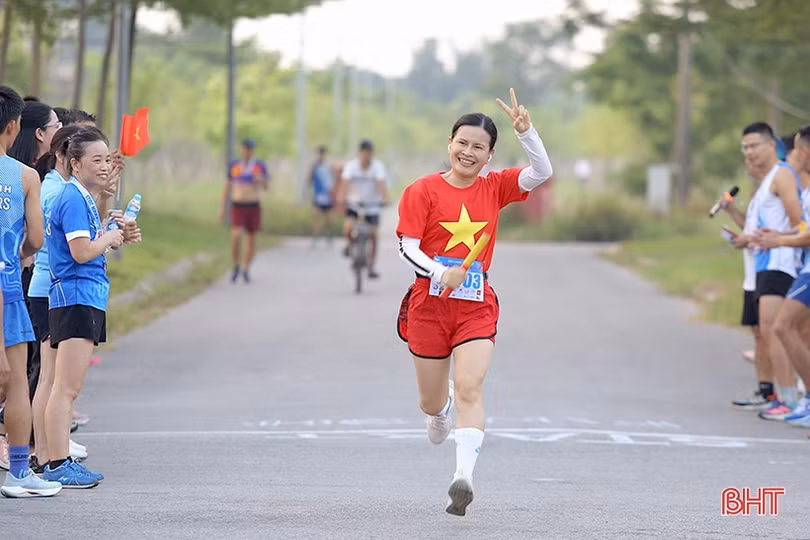 88 VĐV tham gia Giải chạy bộ “Tiếp sức cùng đồng đội”
