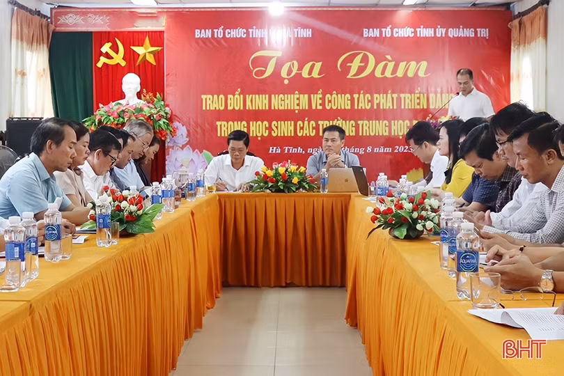 Hà Tĩnh, Quảng Trị trao đổi kinh nghiệm phát triển đảng viên là học sinh THPT