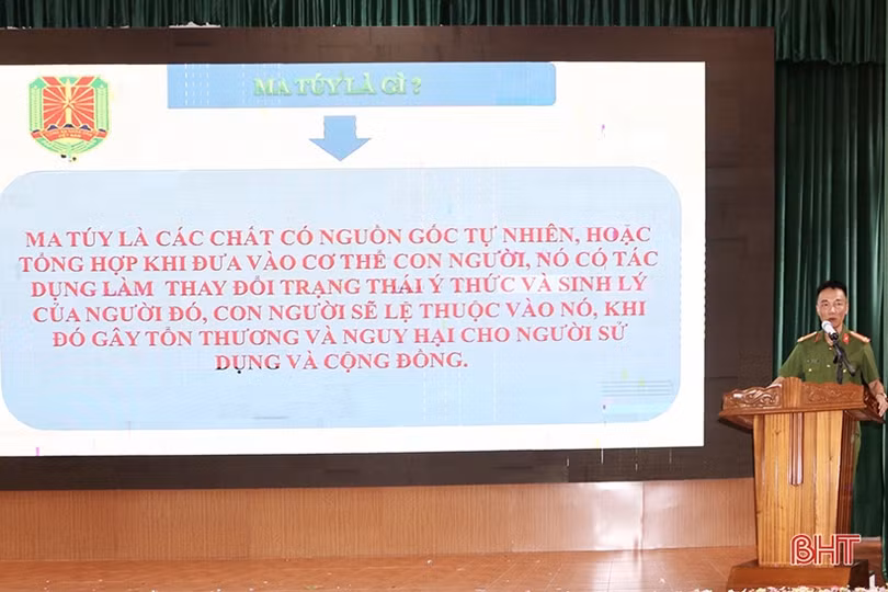 Giúp lưu học sinh Lào thực hiện tốt quy định của pháp luật Việt Nam