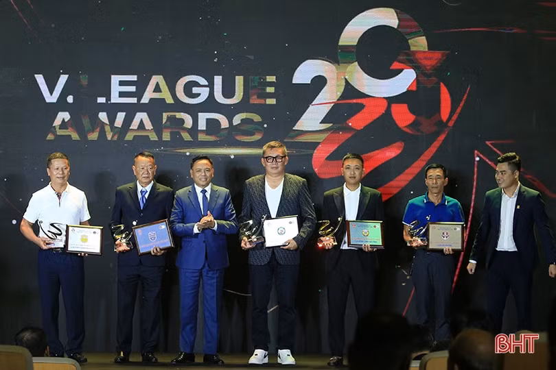 Hồng Lĩnh Hà Tĩnh nhận loạt giải thưởng V.League 2023