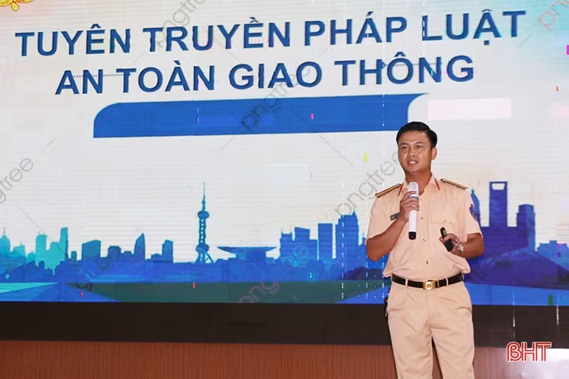 Giúp lưu học sinh Lào thực hiện tốt quy định của pháp luật Việt Nam