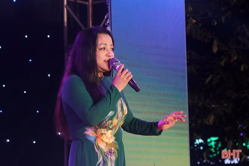 Ấn tượng đêm nhạc “Quê mẹ ân tình” ở Nghi Xuân
