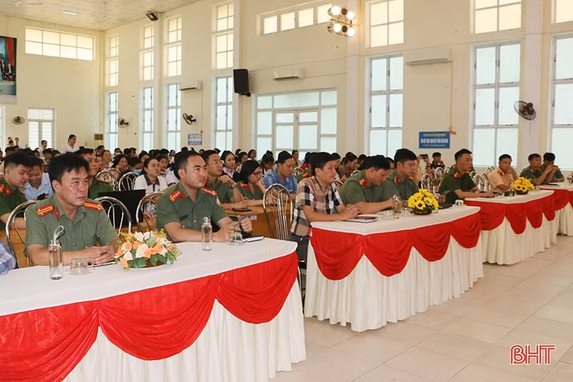 Giúp lưu học sinh Lào thực hiện tốt quy định của pháp luật Việt Nam