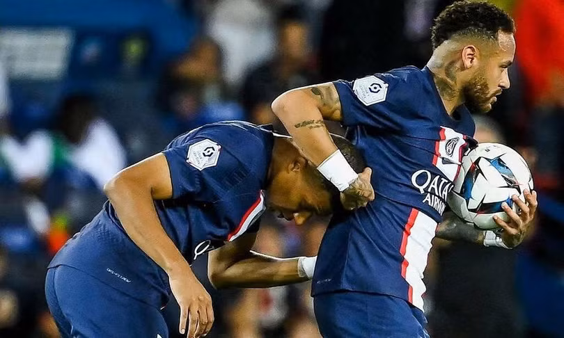 Neymar phá kỷ lục ghi bàn của Messi và Ronaldo