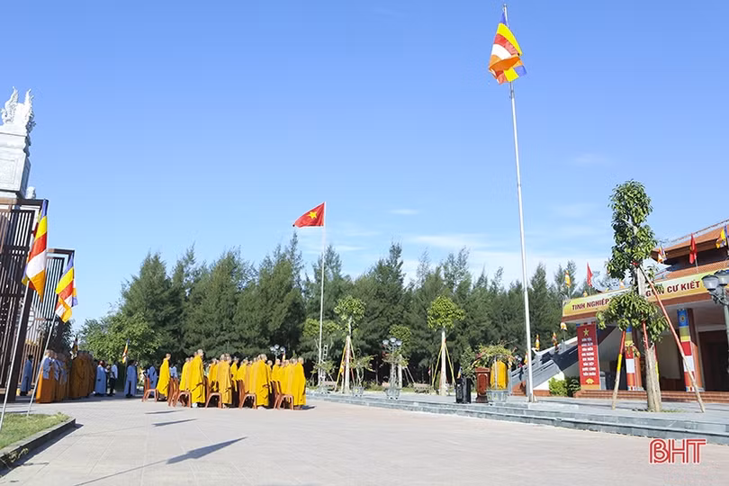 Thượng cờ Tổ quốc chào mừng Quốc khánh tại cơ sở tôn giáo ở Hà Tĩnh