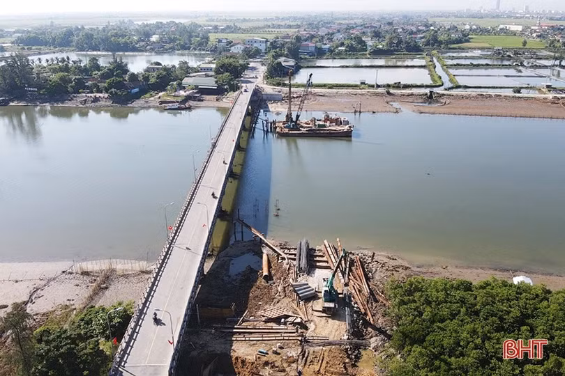 Người dân phấn khởi lưu thông trên tuyến đường nối TP Hà Tĩnh với Lộc Hà