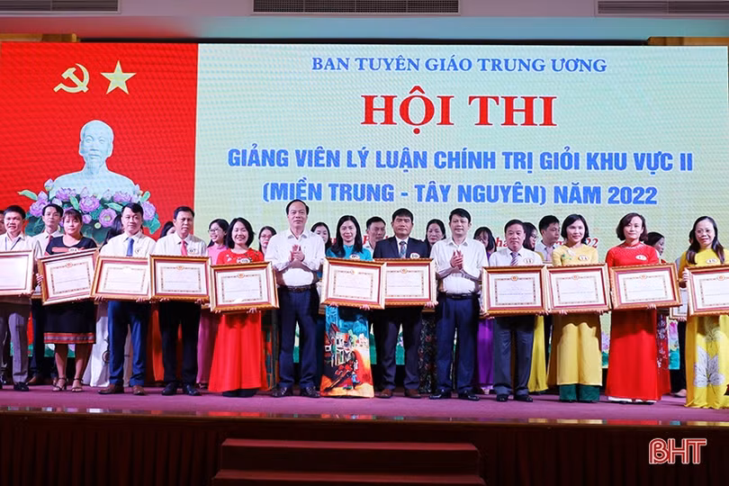 Hà Tĩnh có thí sinh lọt vào vòng chung khảo toàn quốc Hội thi Giảng viên lý luận chính trị giỏi