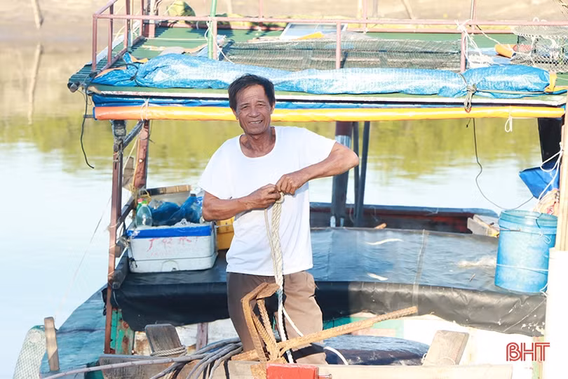 Thuyền về, tôm cá đầy khoang...