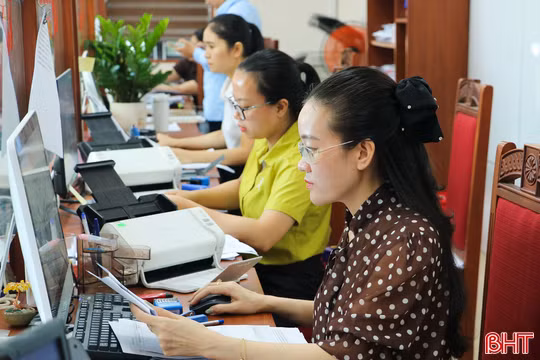 Công chức cấp xã "đa nhiệm"