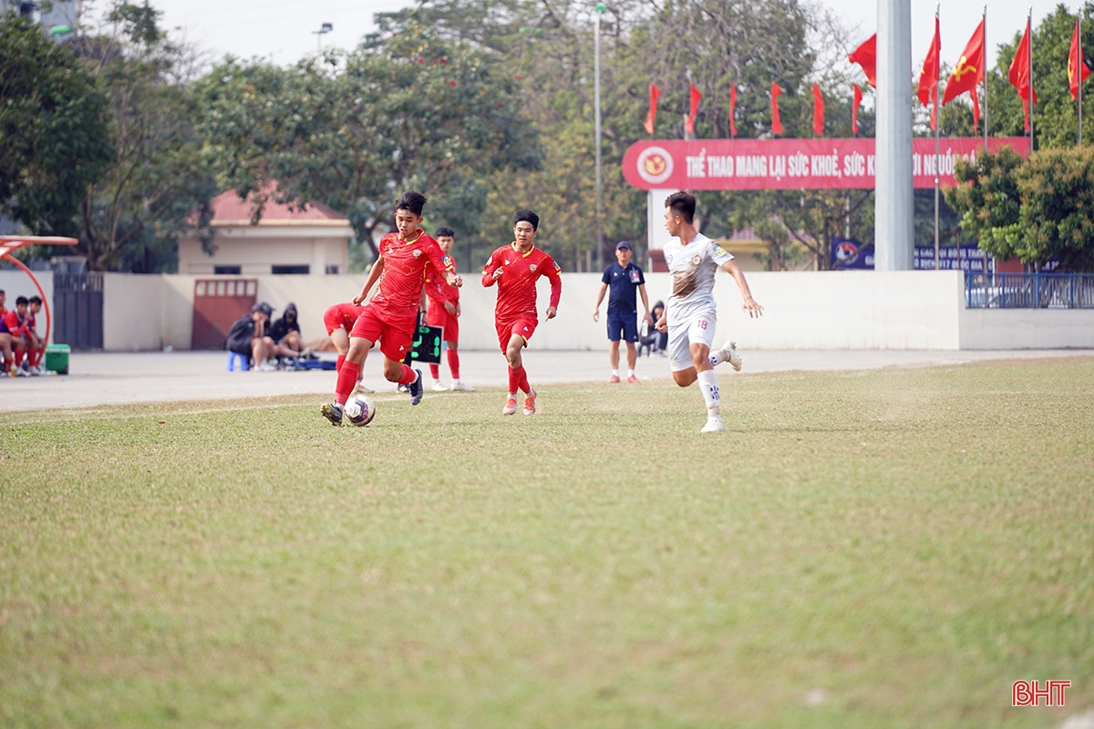 Hồng Lĩnh Hà Tĩnh vào tứ kết VCK Giải U17 quốc gia 2023
