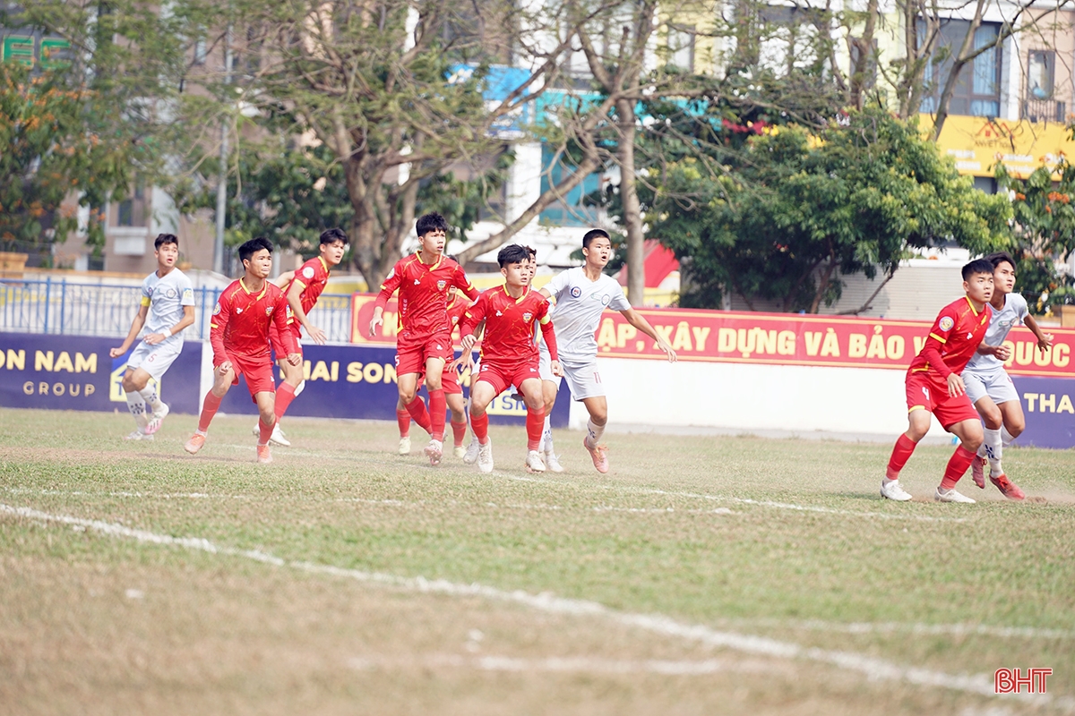 Hồng Lĩnh Hà Tĩnh vào tứ kết VCK Giải U17 quốc gia 2023