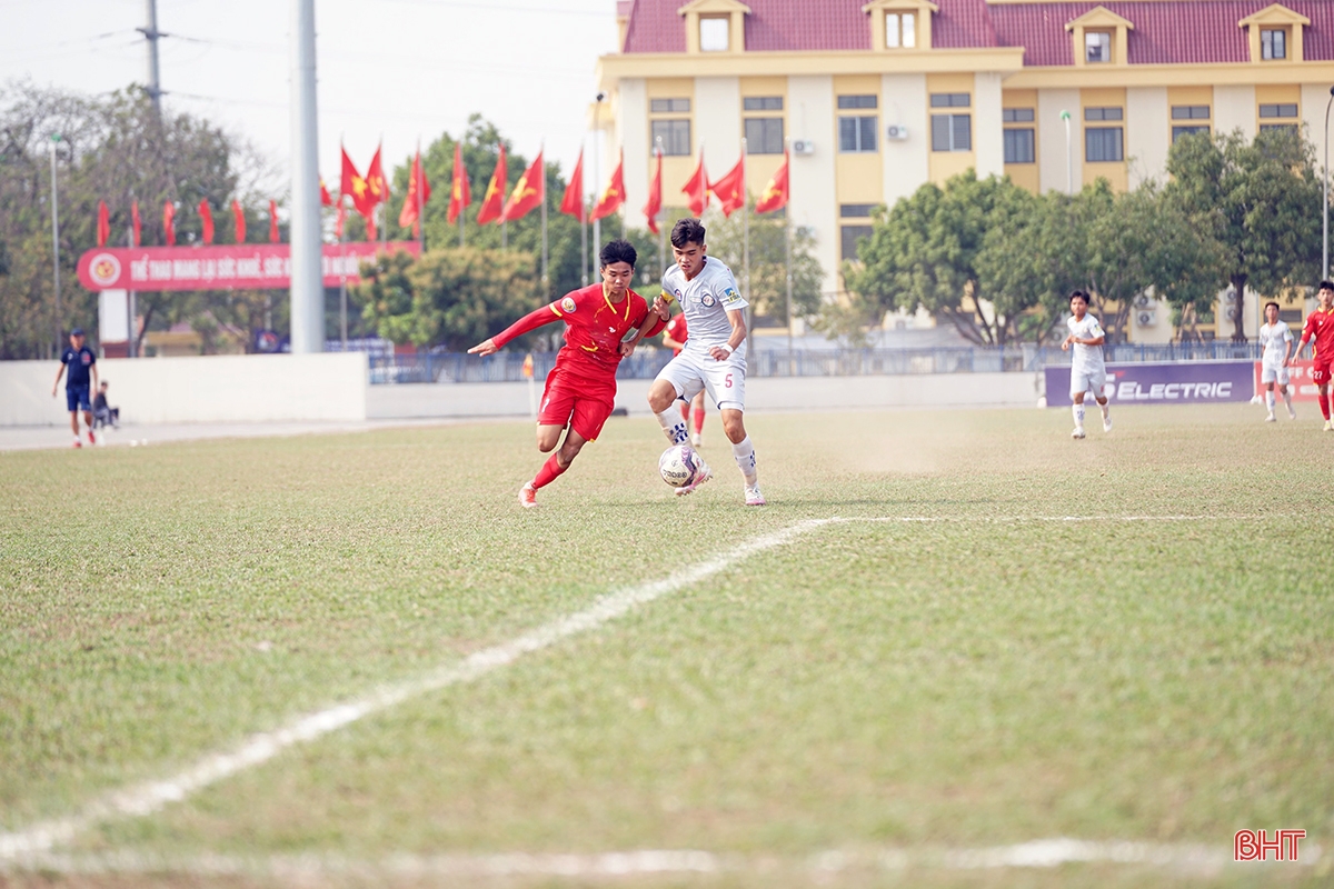 Hồng Lĩnh Hà Tĩnh vào tứ kết VCK Giải U17 quốc gia 2023