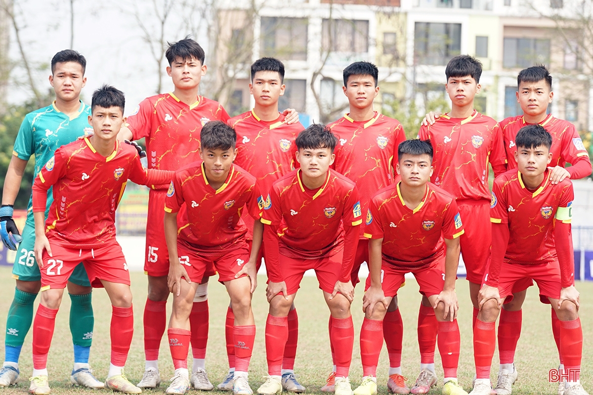 Hồng Lĩnh Hà Tĩnh vào tứ kết VCK Giải U17 quốc gia 2023