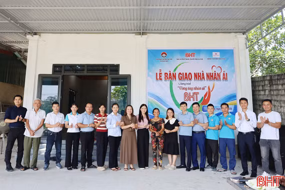 Chương trình Vòng tay nhân ái BHT bàn giao nhà cho hoàn cảnh khó khăn tại xã Đức Thọ
