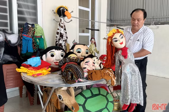 Người giữ hồn Trung thu bằng nghệ thuật múa rối 