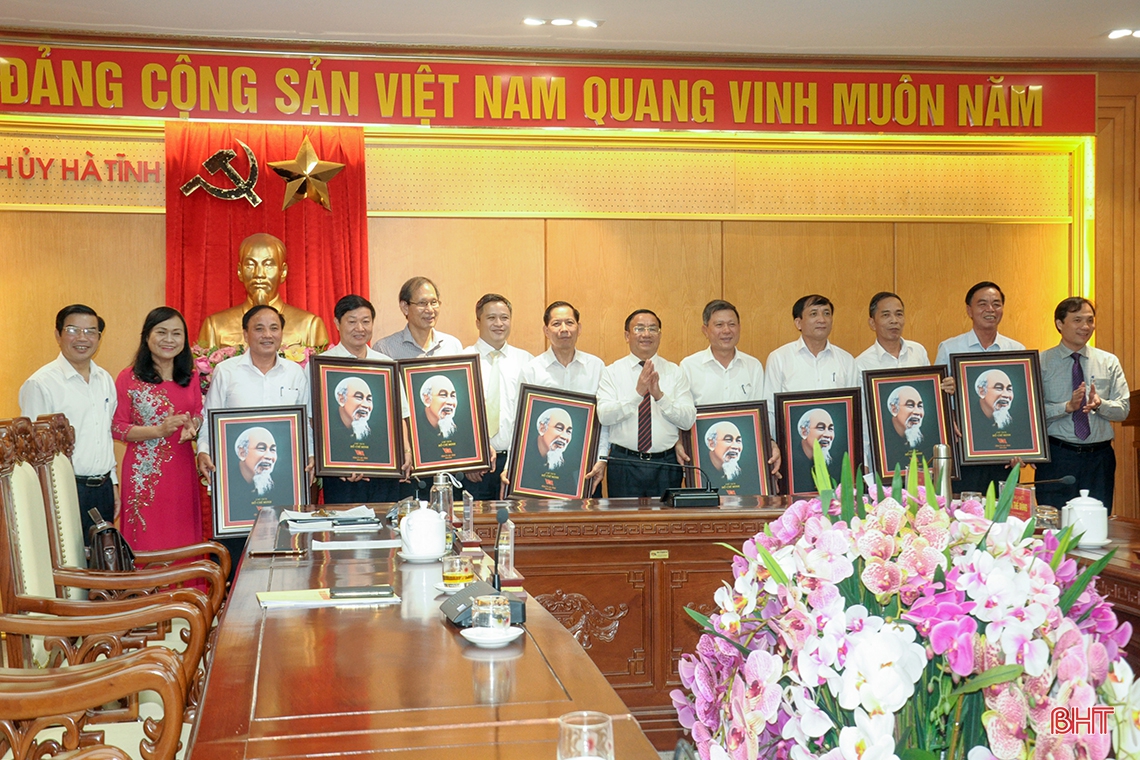 Bí thư Tỉnh ủy: Mỗi cán bộ nghỉ hưu phải luôn là người gương mẫu trong những người gương mẫu nhất