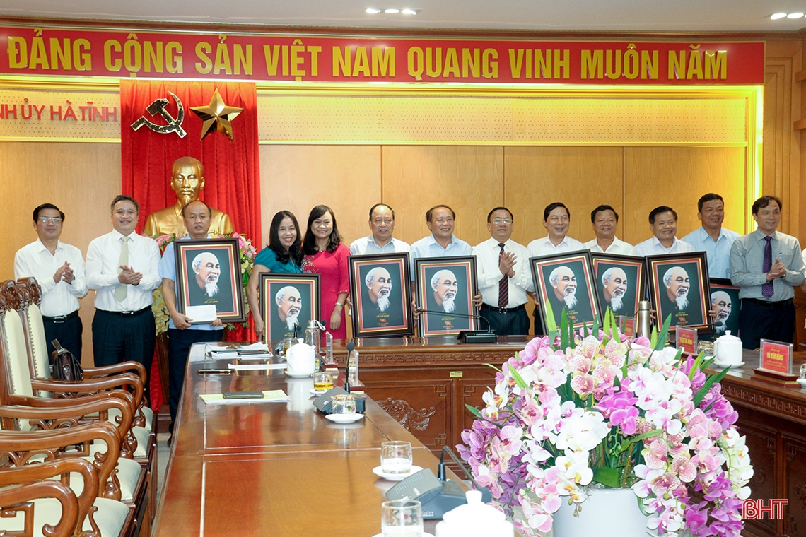 Bí thư Tỉnh ủy: Mỗi cán bộ nghỉ hưu phải luôn là người gương mẫu trong những người gương mẫu nhất