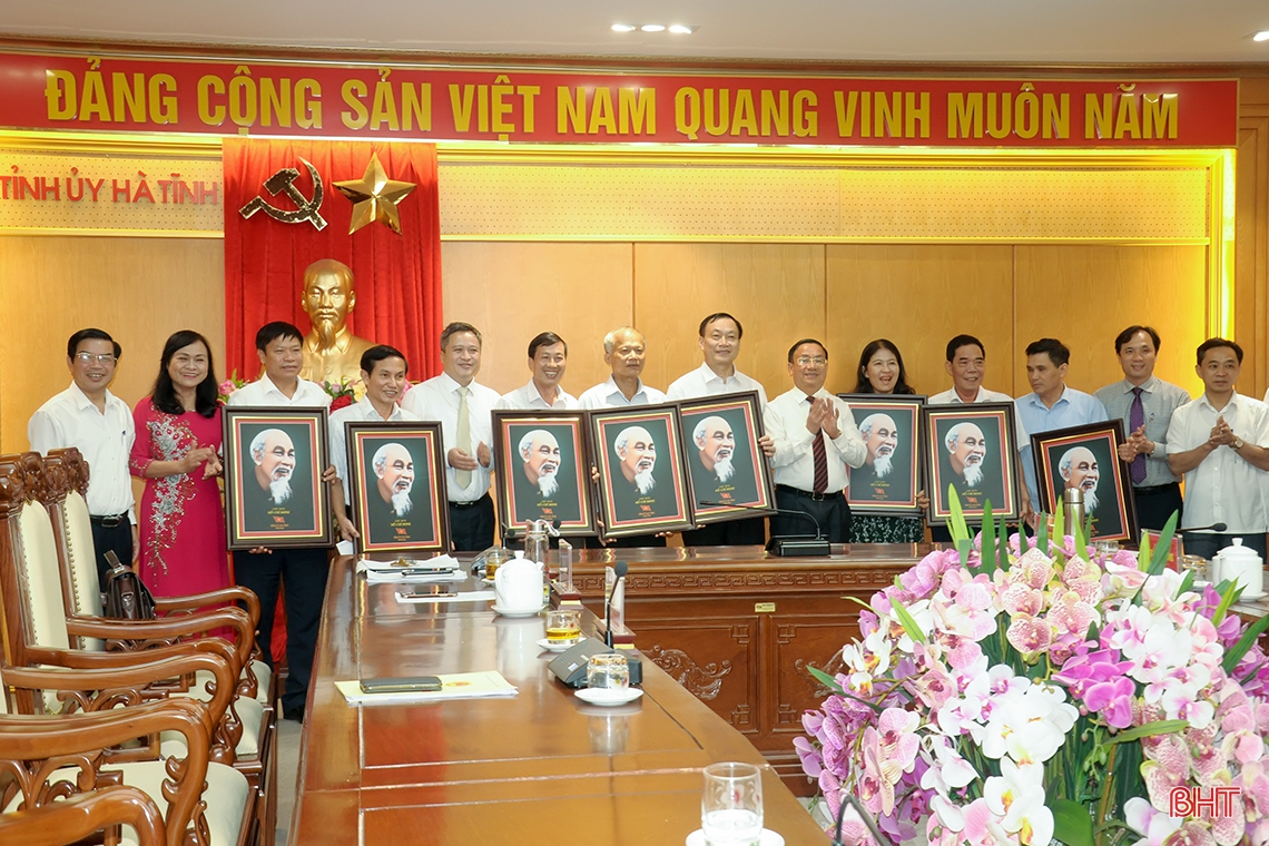Bí thư Tỉnh ủy: Mỗi cán bộ nghỉ hưu phải luôn là người gương mẫu trong những người gương mẫu nhất