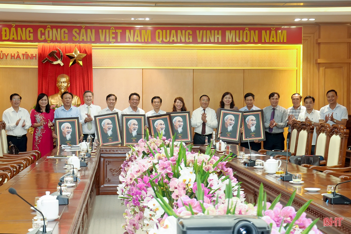 Bí thư Tỉnh ủy: Mỗi cán bộ nghỉ hưu phải luôn là người gương mẫu trong những người gương mẫu nhất