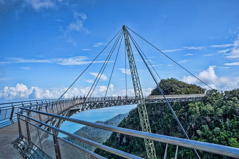 Chiêm ngưỡng những cây cầu kỳ lạ trên thế giới