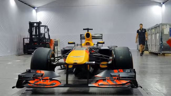 Chiếc xe đua F1 hơn chục triệu USD vừa xuất hiện tại Hà Nội “khủng” cỡ nào?