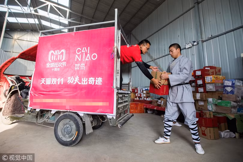 Alibaba thuê võ sinh kungfu giao hàng dịp lễ hội mua sắm Single Day