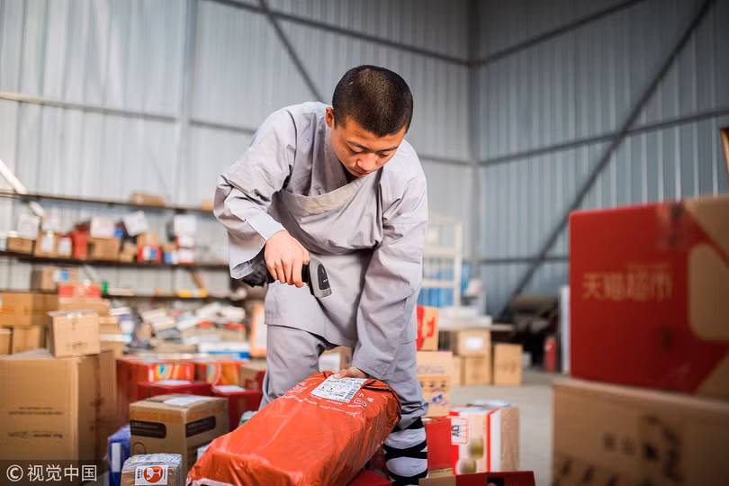 Alibaba thuê võ sinh kungfu giao hàng dịp lễ hội mua sắm Single Day