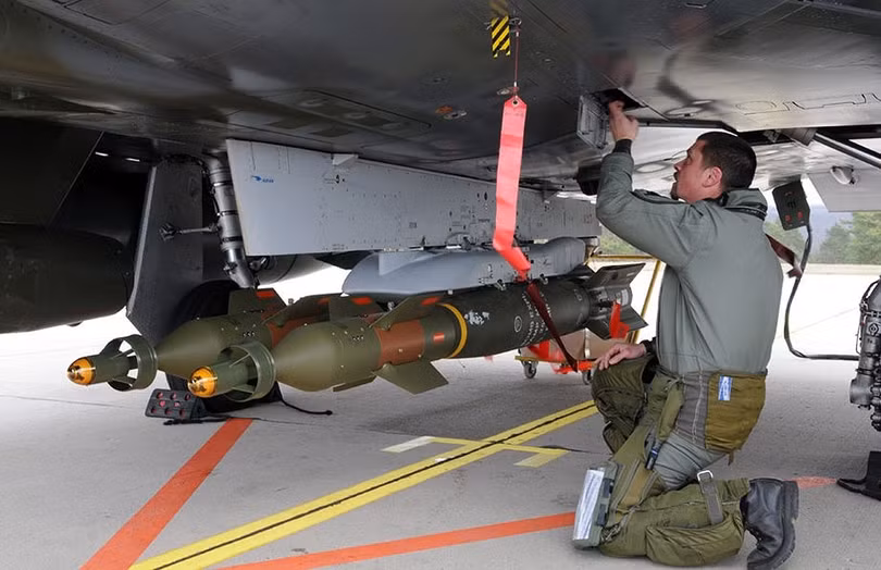 Bom thông minh Mỹ sản xuất đang dội vào chính đồng minh Mỹ tại Syria
